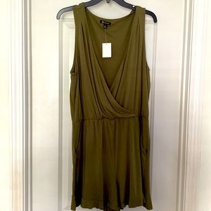 Versona Sleeveless Olive Romper